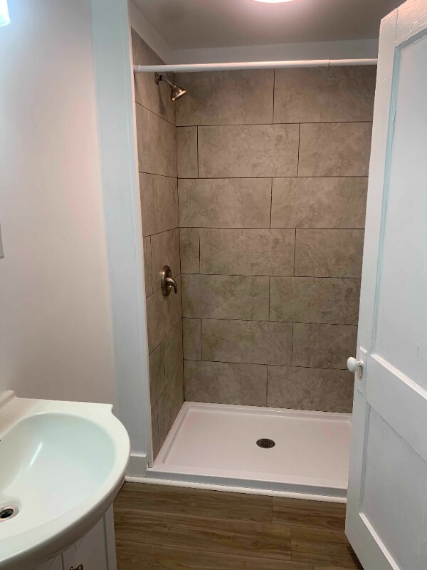 Building Photo - 709 Carothers Ave