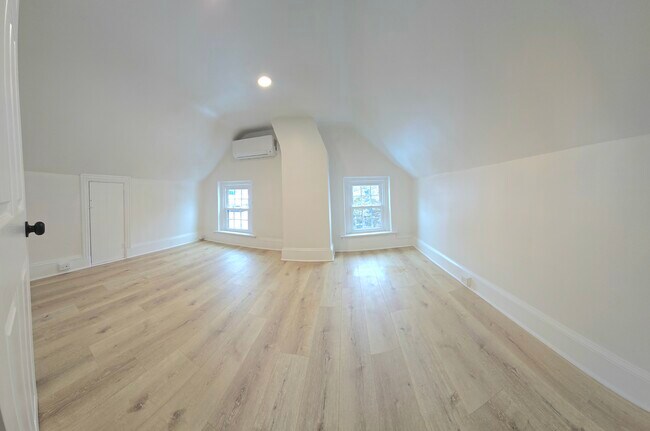 Foto del edificio - 225 N Main St