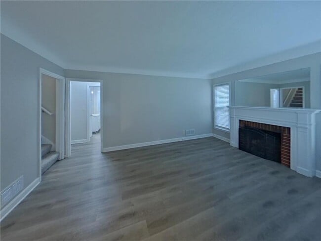 Building Photo - 771 Hoyt Ave W