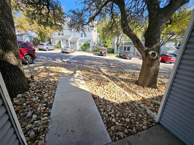 Foto del edificio - 6806 Old Quarry Ln