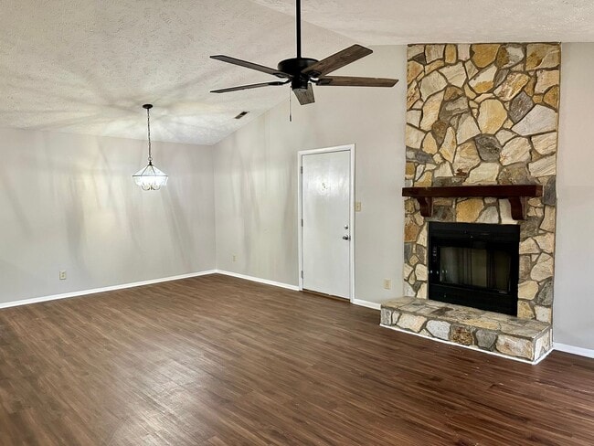 Building Photo - 1849 Tryon Dr