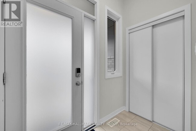 Photo du bâtiment - 1076 Curraglass Walk