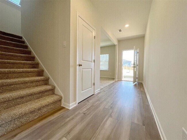 Foto del edificio - 6004 Hickory Crk Ct