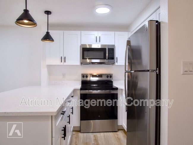 Building Photo - 615 Lakeview St