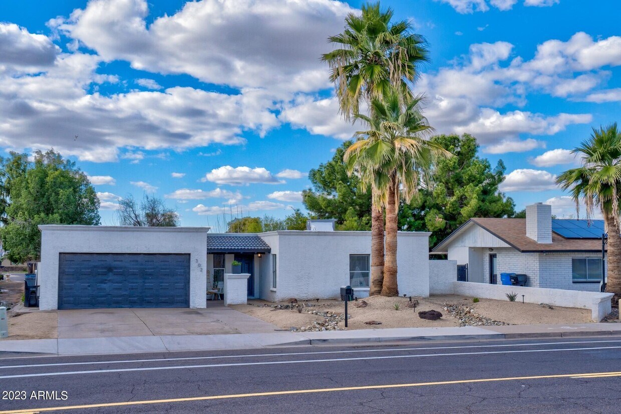 Foto principal - 302 S Neely St