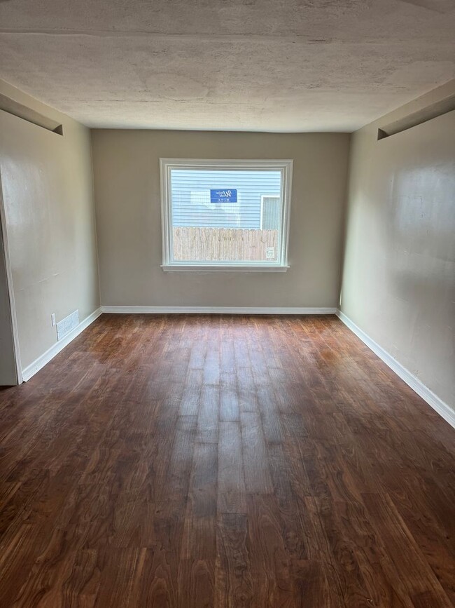 Foto del edificio - 1204 N Main St