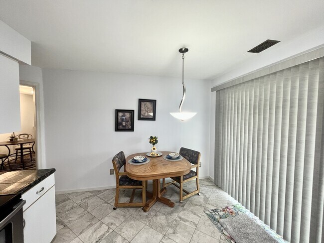 Building Photo - 415 Seahorse Run