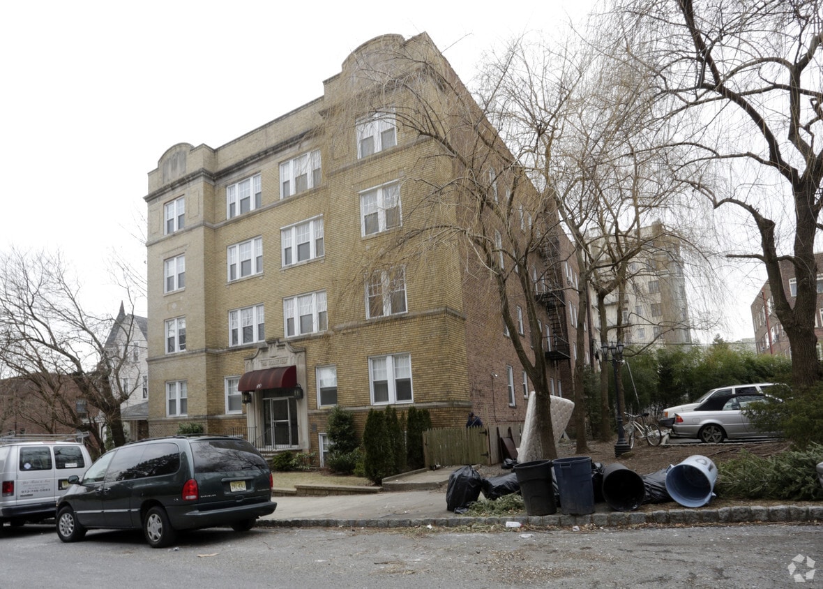 Primary Photo - 10 Roosevelt Pl