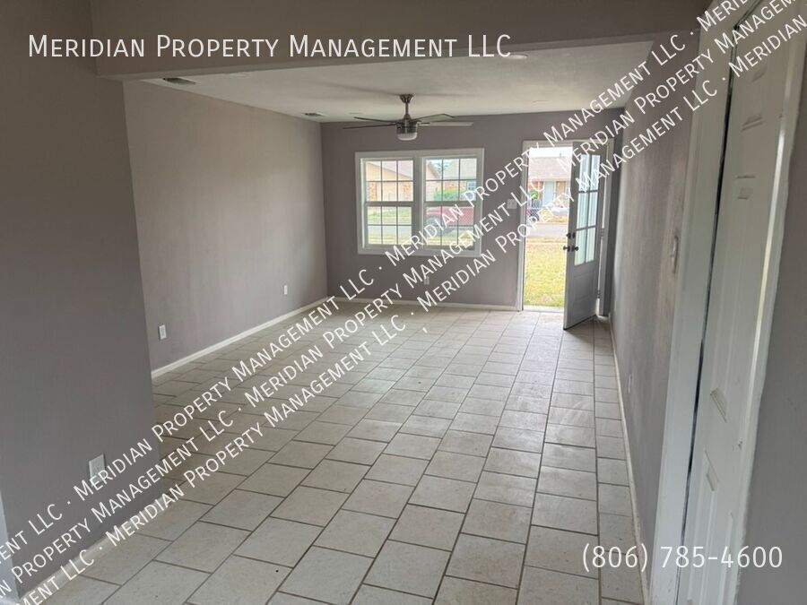 Building Photo - 1815 E Amherst-