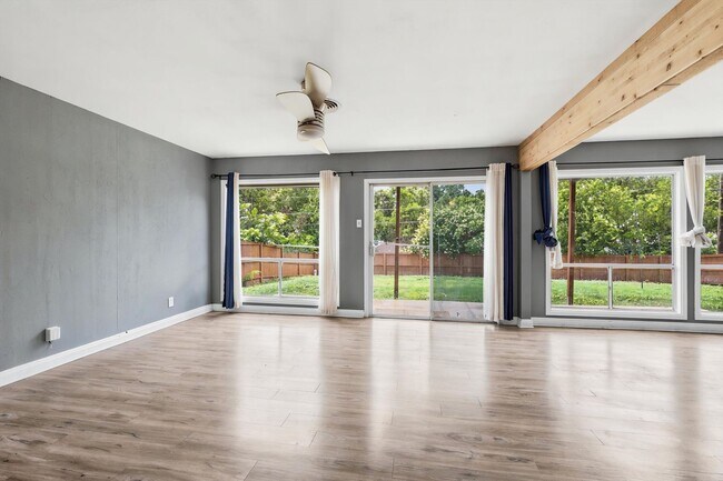 Building Photo - Modern Open Floor Plan