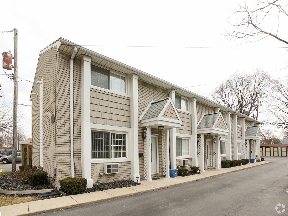 Primary Photo - 434-444 E Elmwood Ave