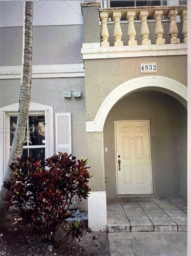 Building Photo - 4932 SW 140th Terrace