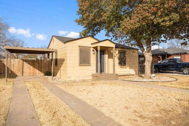 Building Photo - Beautiful 2 Bedroom 1 Bathroom close to TTU!