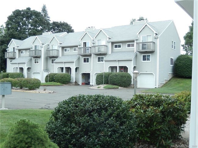 Building Photo - 70 Old Town Rd