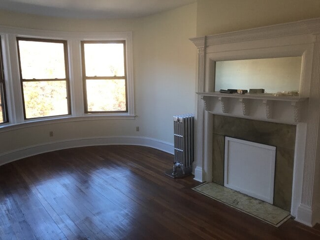 Building Photo - 1469 Beacon St