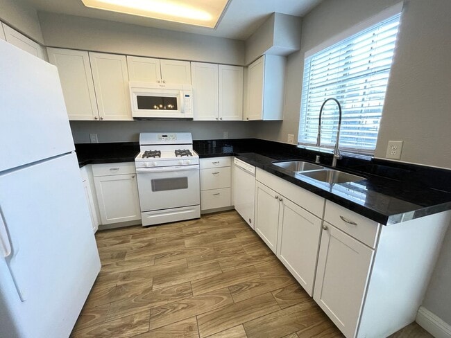 Foto del edificio - 7084 Burcot Ave