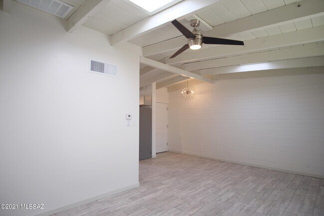 Foto del edificio - 919 N Catalina Ave