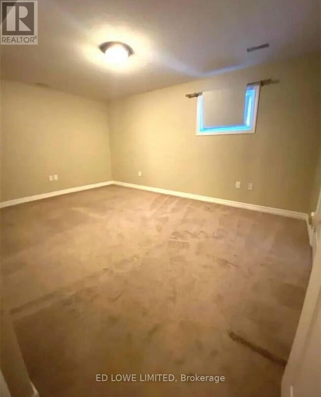 Building Photo - 165 Crompton Dr