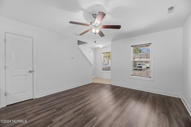 Building Photo - 223 Grove Ln