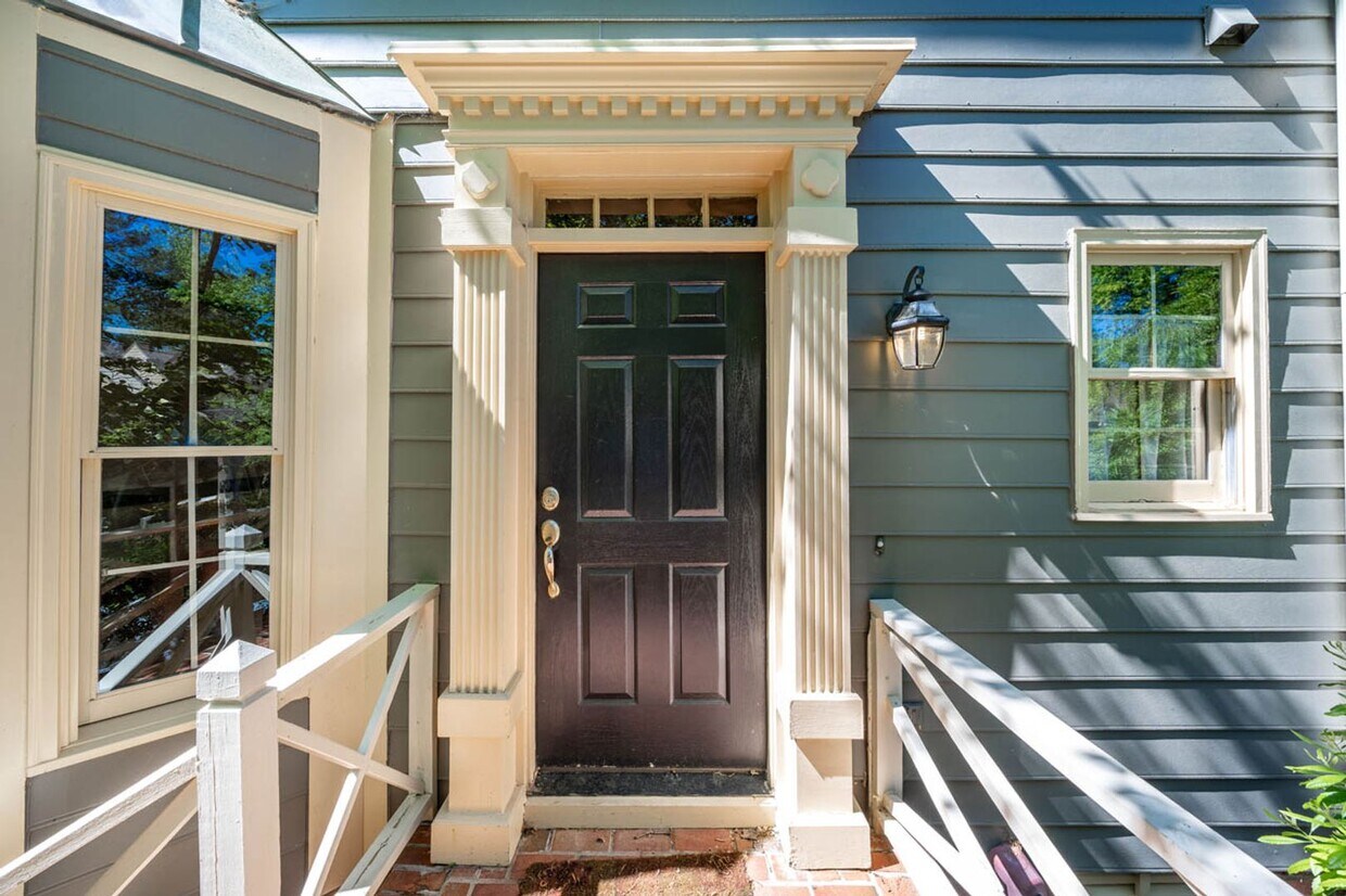 Foto principal - 1305 Hampshire Ct