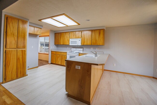 Foto del edificio - Beautiful 3 BD, 2 BA Home Located in South...