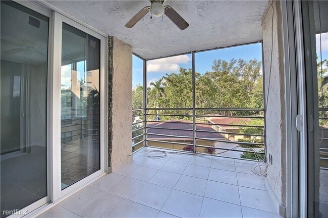 Foto del edificio - 17890 W Dixie Hwy