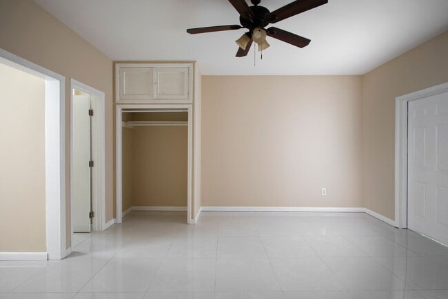 Building Photo - Studio Apartment NO PETS