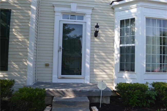 Building Photo - 8725 Pathfinder Rd