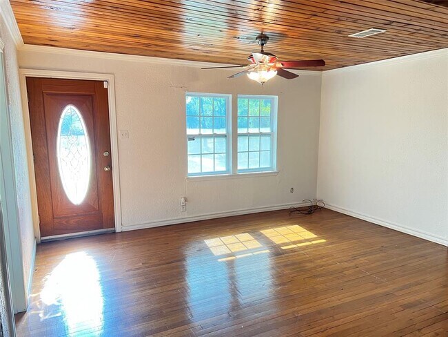 Building Photo - 2012 Maxwell Ln