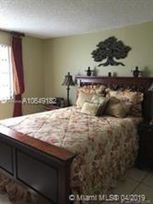 Foto del edificio - 7795 NE Bayshore Ct