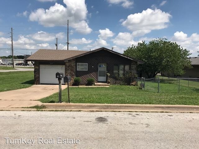 Primary Photo - 2659 W Hanover Dr