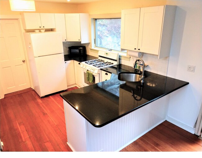 Foto del edificio - 66 Miller Hill Rd