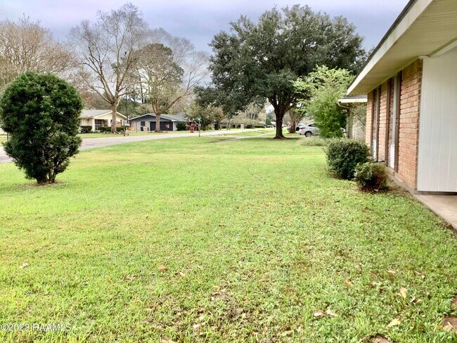 Building Photo - 212 Claymore Dr