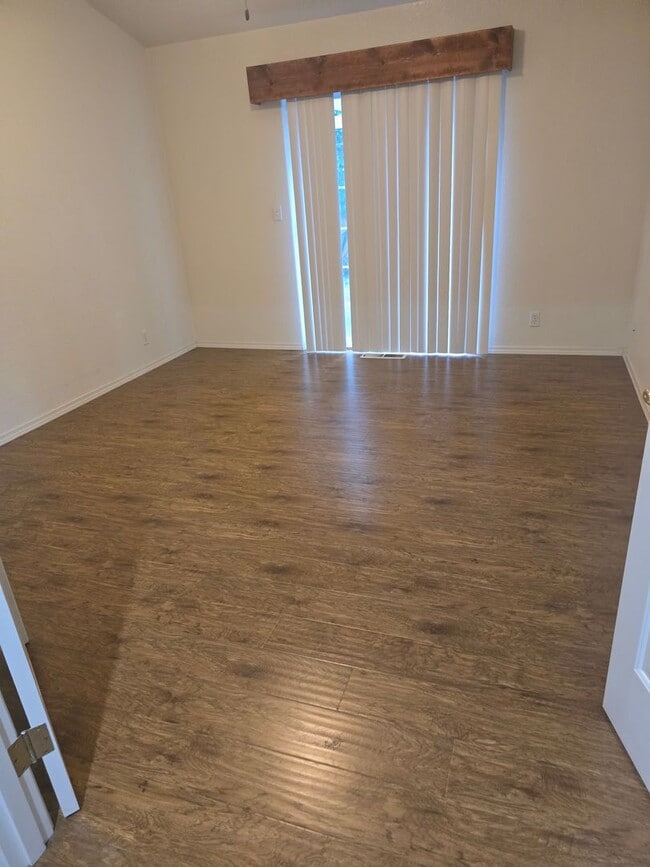 Building Photo - 3 bed 2 bath Home for Rent in Grants Pass