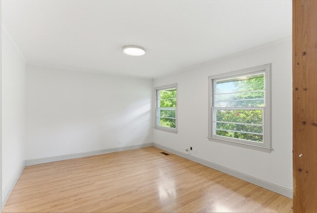 Foto del edificio - 1415 Creekwood Dr
