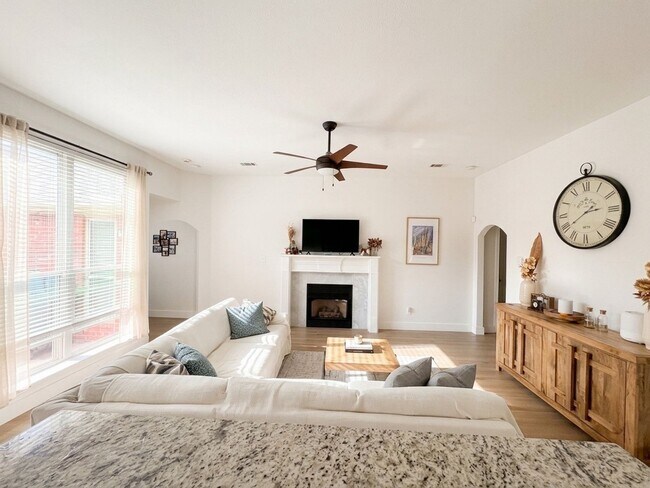 Foto del edificio - Beautiful single-story home for lease