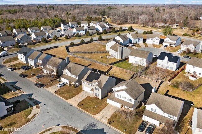 Foto del edificio - 4 br, 2.5 bath House - 809 Caledon Dr