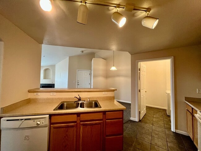 Photo - Very nice 2 bed 2 full bath on top floor n... Apartment