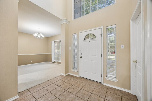 Building Photo - 121 Ozuna Dr