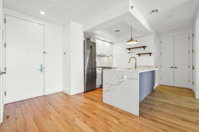 Foto del edificio - 627 DeKalb Ave