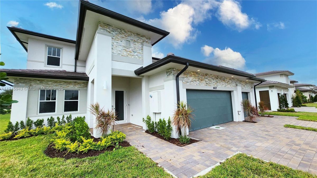 Foto principal - 4457 SW 123rd Terrace