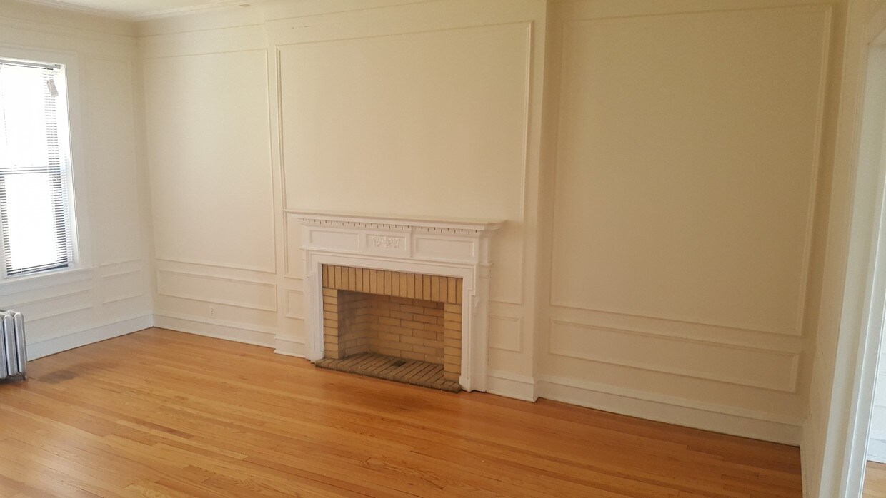 Primary Photo - 1225 W Chase Ave