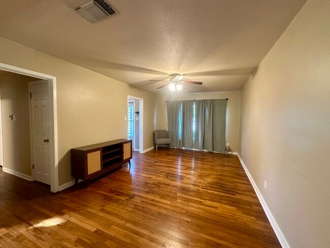 Foto del edificio - 1316 Eastview Dr