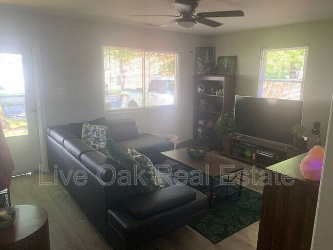 Foto del edificio - 8302 Glen Myrtle Ave