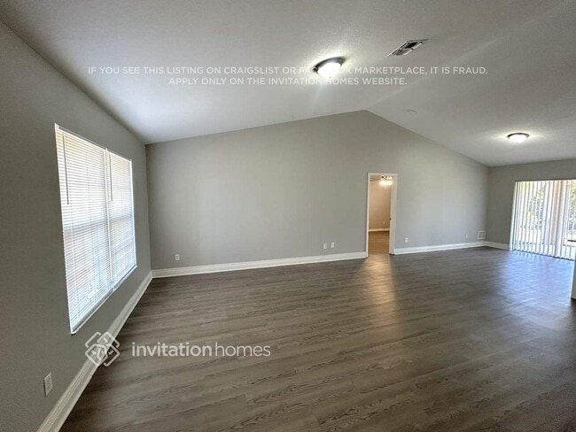 Building Photo - 3523 SW 9th Ave