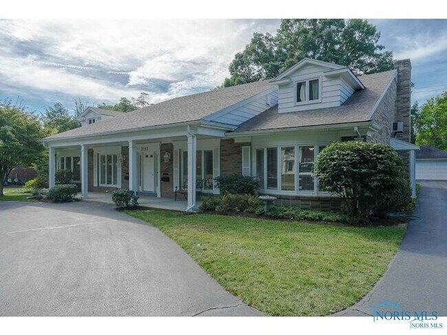 Building Photo - 3783 Hillandale Road Unit 2