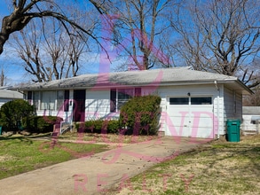 Building Photo - 623 Ludlow Dr