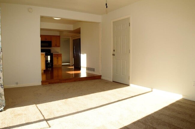 Building Photo - 2420 Deerwood Dr
