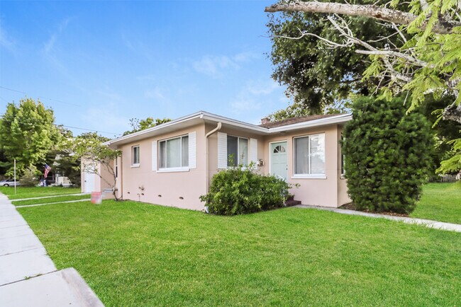 Building Photo - Comfortable 3-Bedroom Home in St. Petersburg, FL