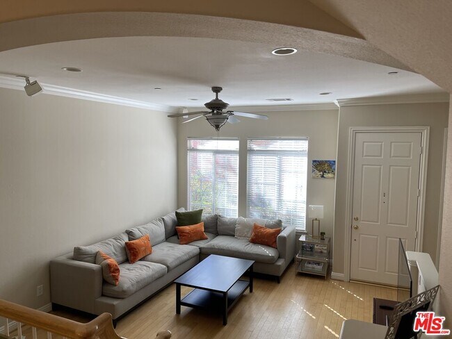 Foto del edificio - 717 E Olive Ave